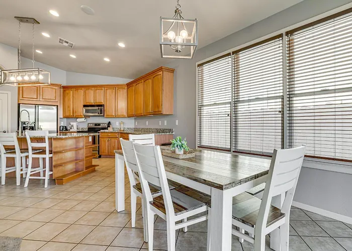 Poolside Oasis: Group-friendly Getaway In Phoenix! Casa vacanze *