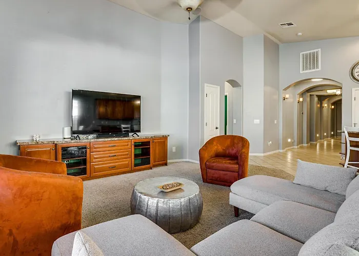 Poolside Oasis: Group-friendly Getaway In Phoenix! Phoenix