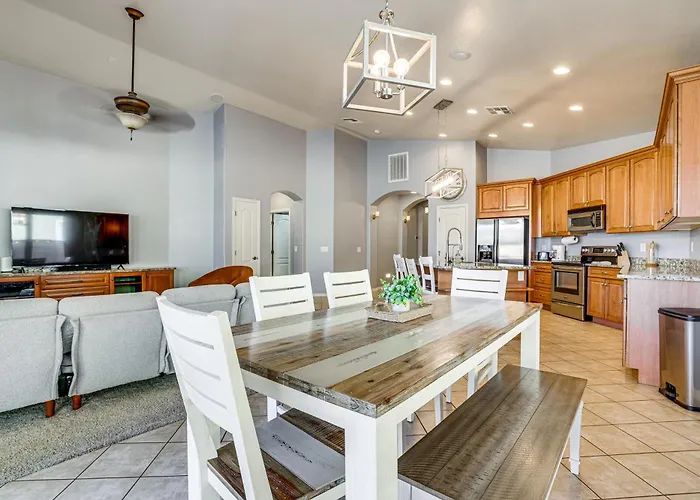 Casa vacanze Poolside Oasis: Group-friendly Getaway In Phoenix! *