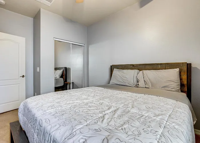 Casa vacanze Poolside Oasis: Group-friendly Getaway In Phoenix! *