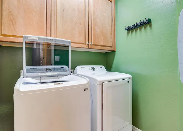 Casa vacanze Poolside Oasis: Group-friendly Getaway In Phoenix!