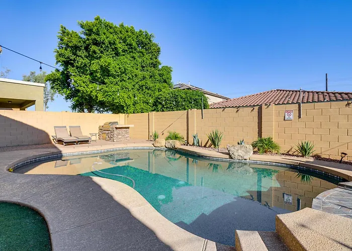 Poolside Oasis: Group-friendly Getaway In Phoenix! *